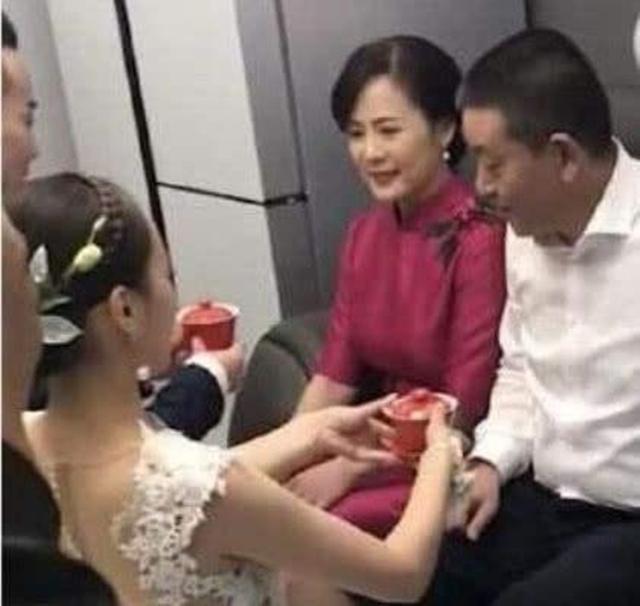 婚礼|最年轻婆婆气场碾压新娘,在婚礼致辞成C位,新娘表情瞬间变黑