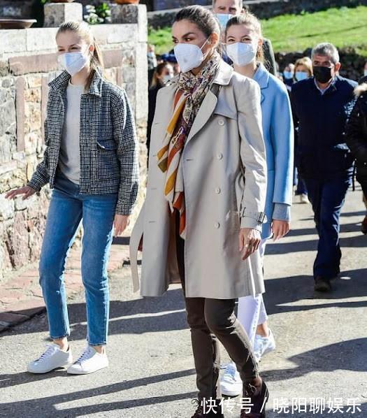 二公主 西班牙莱后母女三人首穿秋冬装!二公主蓝大衣太美,大公主显老气