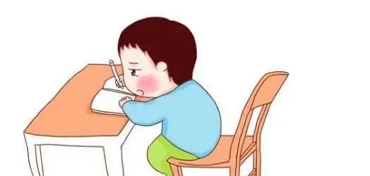 娃总是“低”人一等?教你4招,别再让驼背伤害你家宝贝脊柱