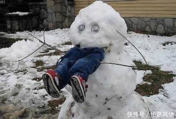 笑话|妹子,你也太随意了吧,怎么能扛着桶走路呢,不怕笑话吗