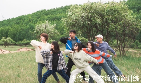 旧照|双金得主杨倩晒旧照秀美颜!戴墨镜巨星范十足,明星脸真藏不住啦!
