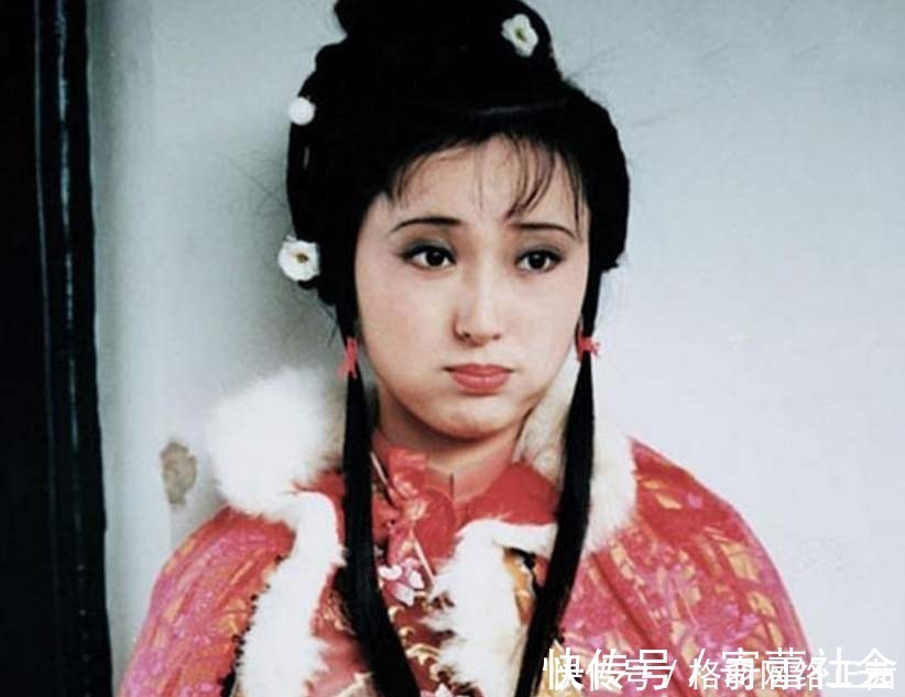 王熙凤!端庄大气、举止娴雅,她才是《红楼梦》大观园里的“群芳之首”!