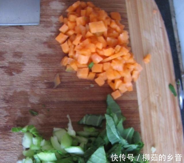 挑战30天早餐不重样,第一天,暖暖的杂蔬瘦肉汤跟寒潮更配哦!