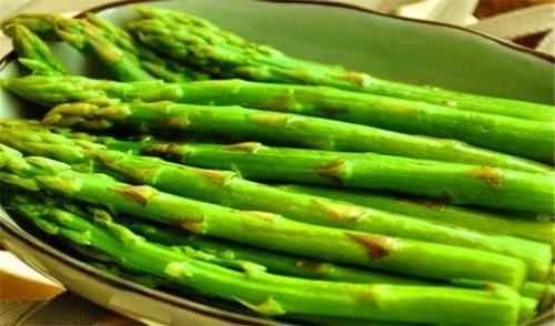 食物|女性到了中年常吃三种食物，健脑益智，软化血管，延缓衰老