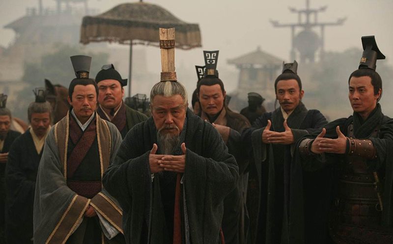 大亏&内心城府深的人,往往有三个特征,一看便知