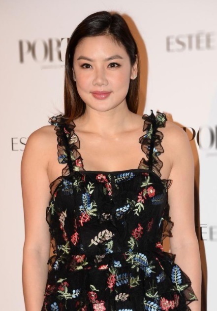 乐基儿真不打算减肥?穿吊带连衣裙丰润饱满,意外穿出贵妇气质范