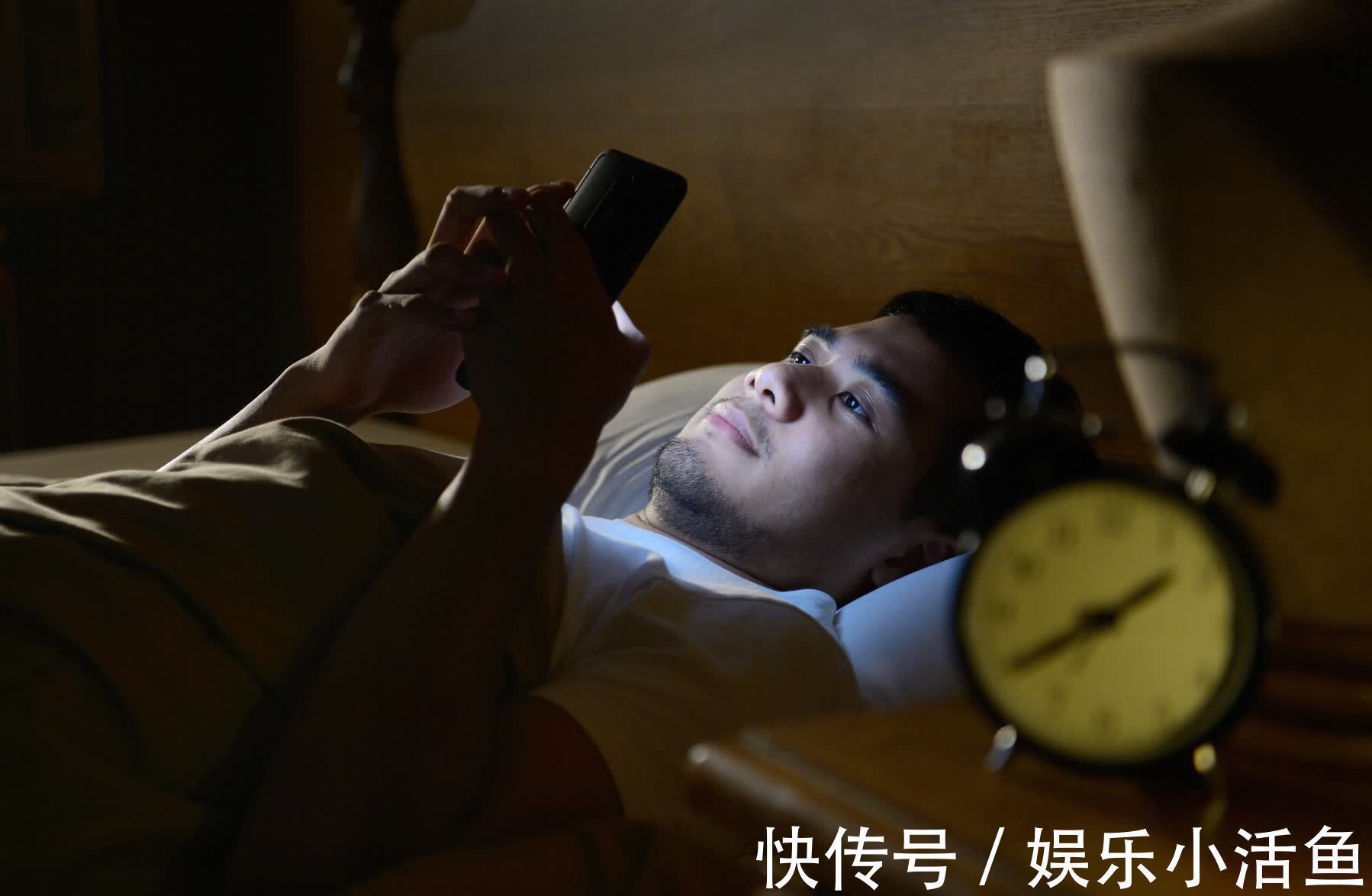 强身健体|半夜三更经常自然醒?原因无非5种,枕头塞2物,告别失眠