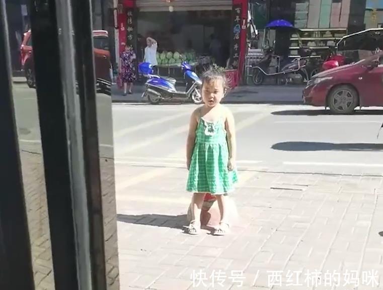 父母|萌娃扬言“不给看电视,就把自己晒死”,可惜败给了90后奶爸