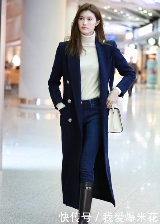 色大衣加温|躲避冬季的寒冷,让高领毛衣为大衣加温,你学会了吗?