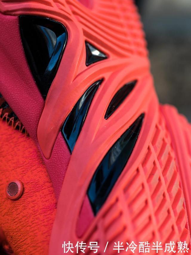缓震黑科技+超高性价比!球场上就该穿这样的鞋