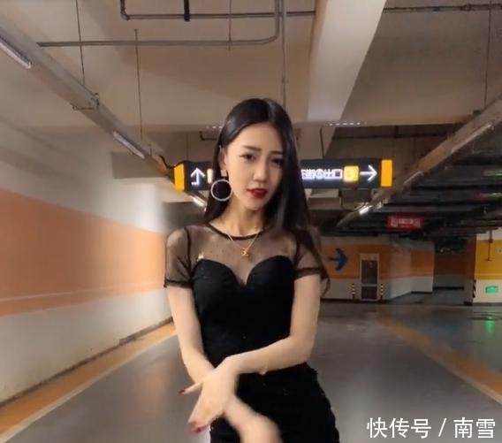 小姐姐|难道这就是A4腰!