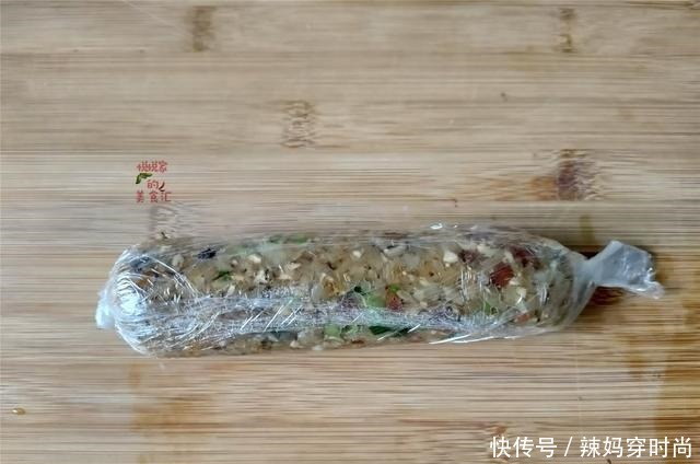 1碗糯米,4个鸡蛋,教您做冷天营养早餐,简单一卷,比烧麦好吃