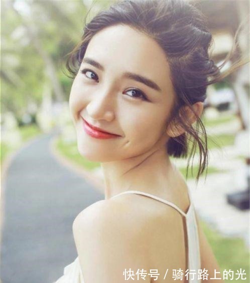 特征|女生脸上有这4个“特征”,很容易招惹异性!中两个真的很少见!