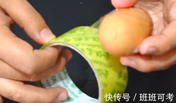 把胶带粘在鸡蛋上面,好多人不知道有啥用,但用过的人都夸好