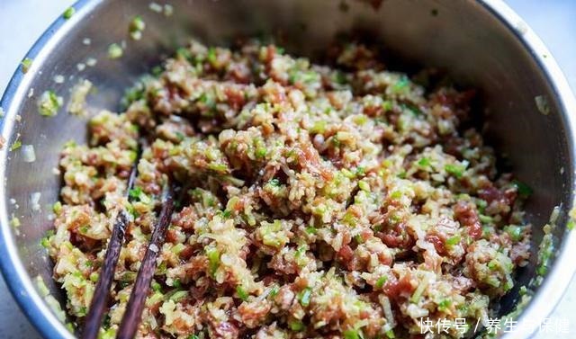 调萝卜馅，最忌放“两种”调料，有人总弄错，难怪饺子难吃有苦味