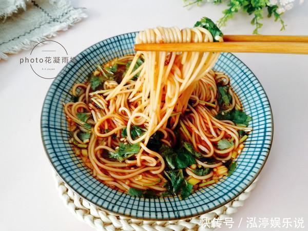 入适量|比面馆好吃百倍的酸汤面,5分钟就搞定,连汤汁都不剩!