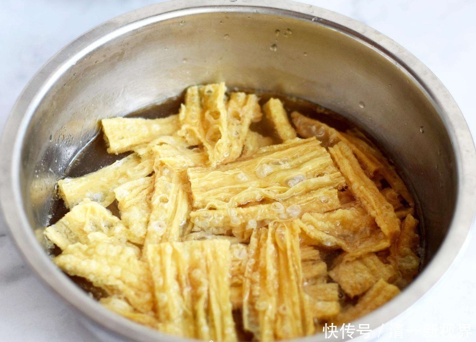 筋道|泡腐竹,不要直接用水泡!大厨教你2个技巧,1分钟泡发,香软筋道