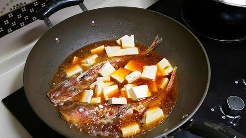 鱼肉|入冬后,吃鲅鱼鲤鱼不如吃它,炖一炖滋补又馋人,和螃蟹肉一样香