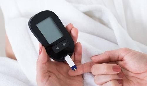 蛋白尿|“糖尿病”患者,若没有这“4种”情况,或说明血糖控制的还可以