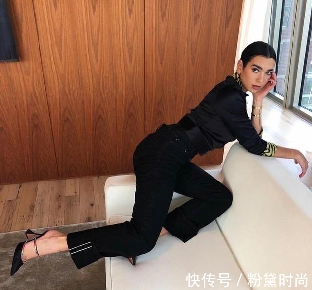 水晶鞋 你的鞋子闪到我眼睛了，请问哪买的？