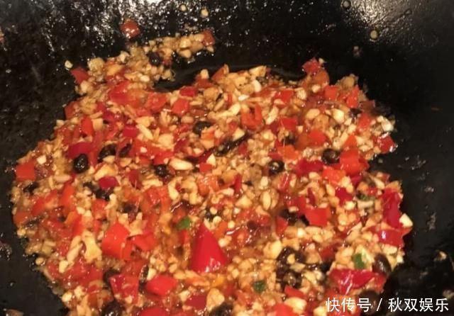 鱼头这样做最好吃,鲜美无腥味,不仅闻着香,吃起来也让人很馋