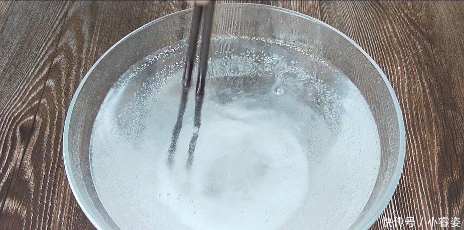 5斤大蒜1瓶雪碧,教你秘制“水晶蒜”做法,美味可口,越吃越上瘾