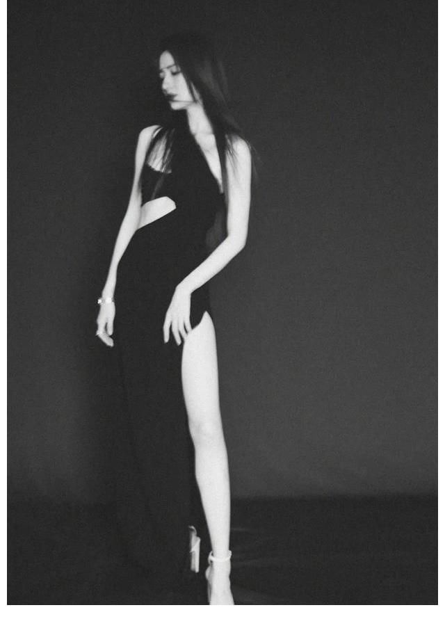 徐璐|漫画腿+小蛮腰,怪不得徐璐天天因为身材顶上热搜