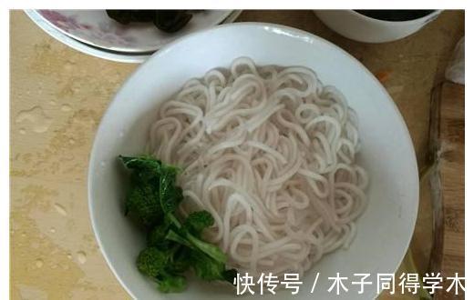 学会土豆粉新做法,比大鱼大肉香,比路边摊卫生,Q弹爽滑!