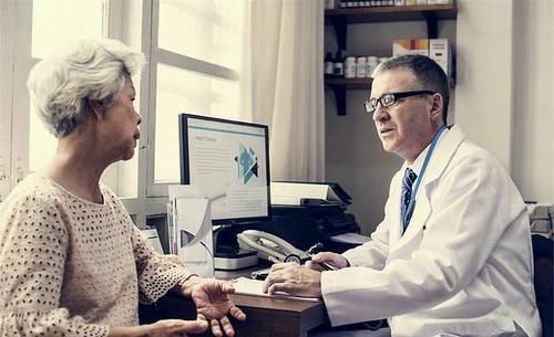 身体出现4种变化,或是糖尿病肾病来了,及时检查,别拖成尿毒症