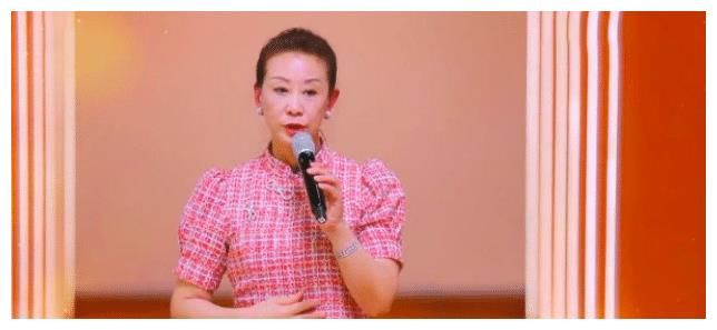 从中国女性地位变迁谈女性力量：50+妈妈追求超模梦展现女性风貌