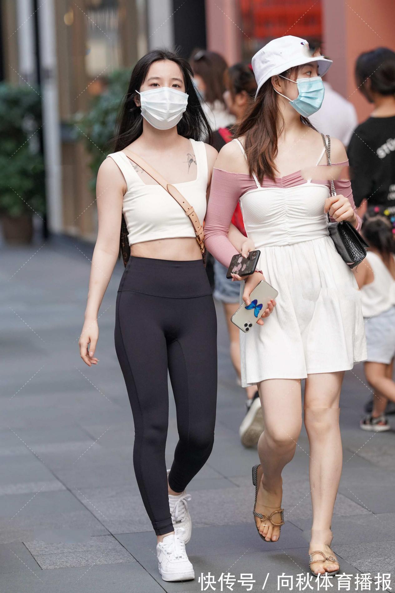 淡妆 连衣裙性感修身，让女性变更加高挑，给人惊喜