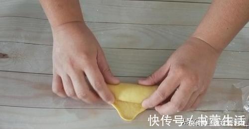 面包|教你面包最简单的做法，不用烤箱不用蒸，暄软拉丝，再也不用买了