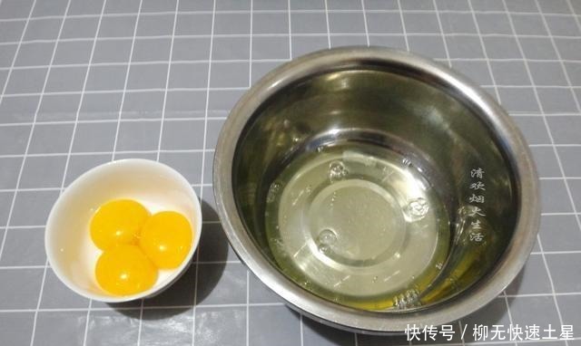 这个蛋糕材料简单,容易成功,鸡蛋口味香浓