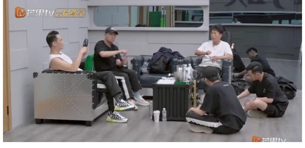 舞臺|“披荊斬棘的哥哥”一公舞臺太燃，“大灣區(qū)”上演萌趣舞臺，林志炫組表演被質(zhì)疑！