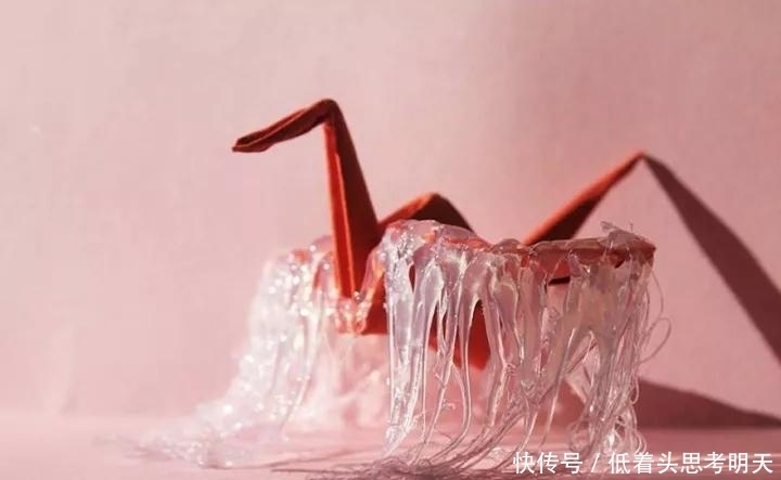  重样|每天折一只千纸鹤，他坚持了1000天不重样，女友被感动到梨花带雨