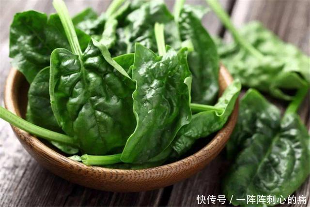 上了年纪骨质疏松,几种食物一天吃一点,强筋骨比钙片还好