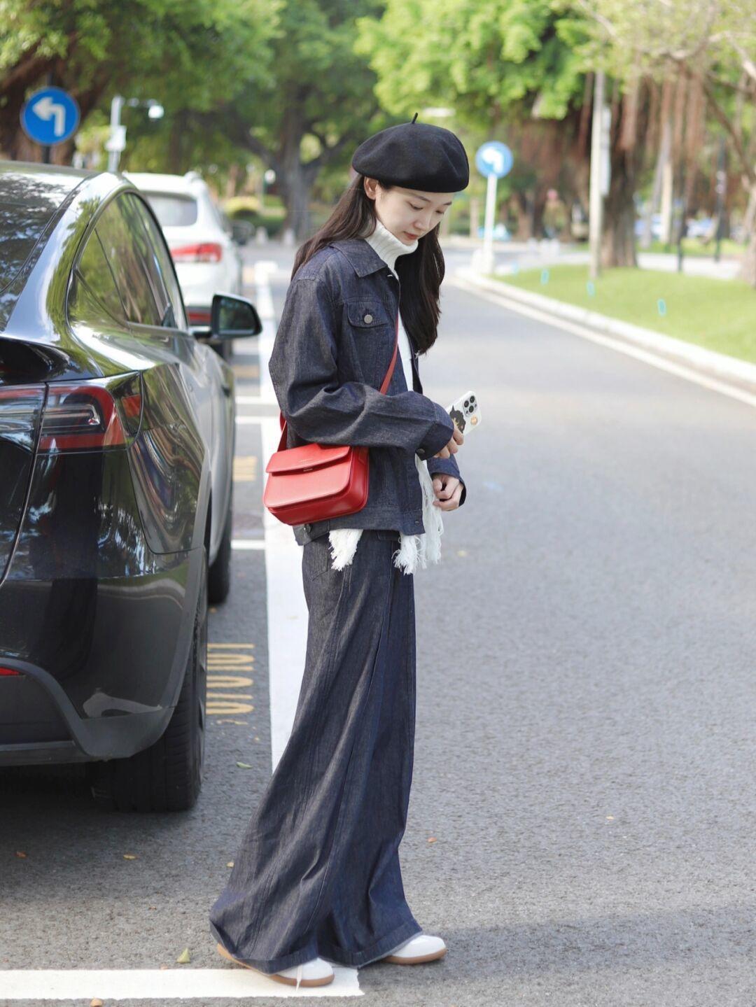 时髦 冬季会穿“牛仔套装”更时尚，拒绝扮嫩，又酷又飒才是真的美！