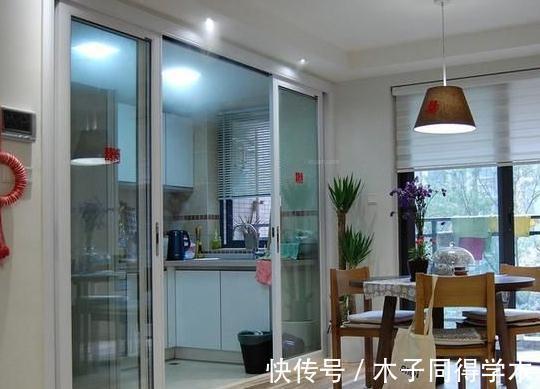 老师傅|厨房还在安装推拉门？现在流行这样设计，连老师傅都点头称赞