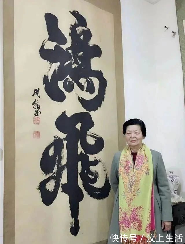 颜筋$中国榜书金奖获得者周筠,其榜书以颜楷为主格调,浑厚端庄,大气