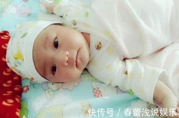 孩子|刚出生女婴被妈妈五花大绑,躺在床上不能动弹,父亲在一边抹泪