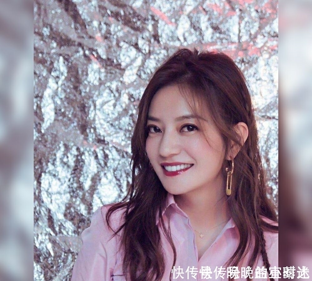 打理|30岁的女生尝试这几款发型,好打理又减龄,发型师:百搭又很美