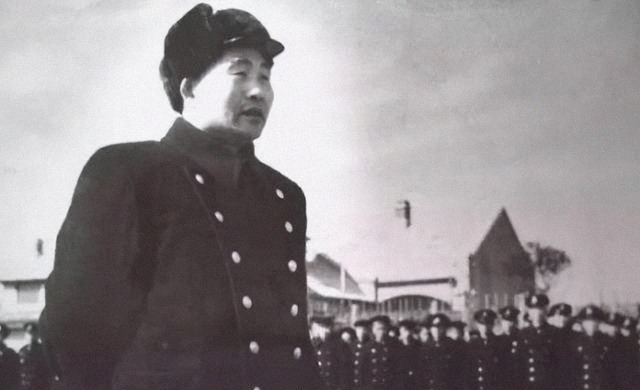 海军司令|主席到萧劲光家里做客,笑着说:让你老伴给我炒几个菜