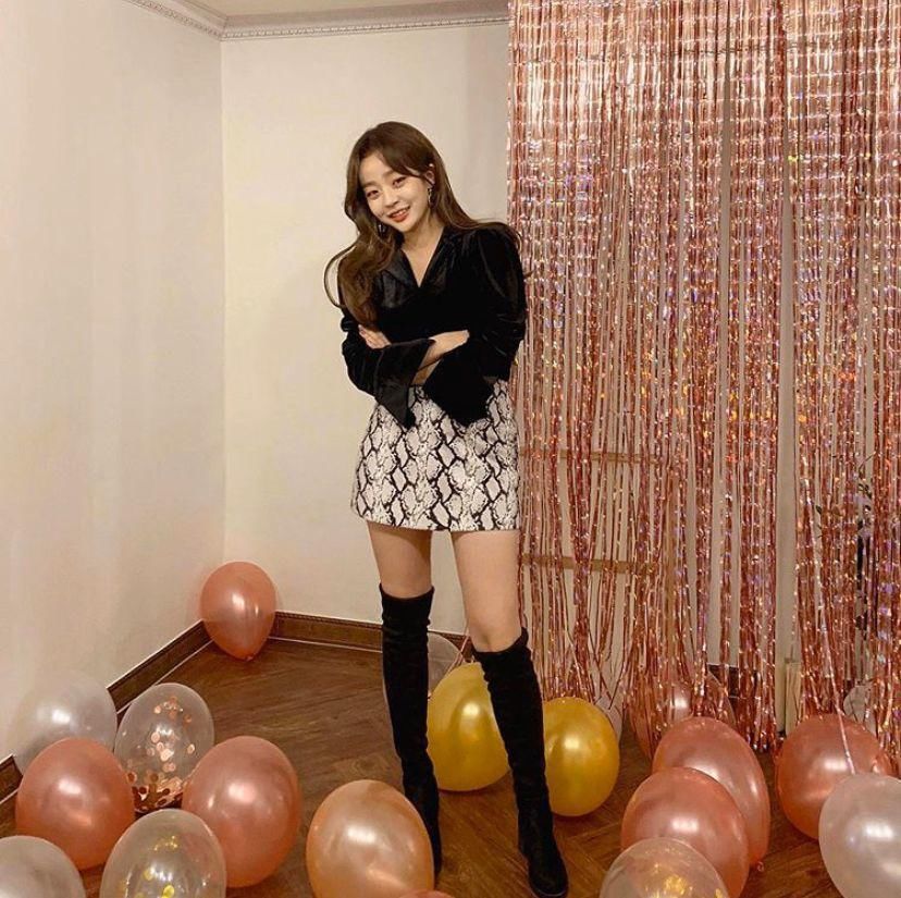 裙子 + 靴子 = 好看 + 洋气 ！