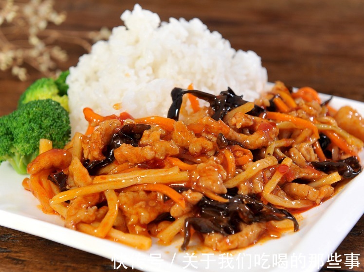 厨师教你4个小技巧,学会后无论炒啥肉丝都滑嫩鲜香,不老也不腥