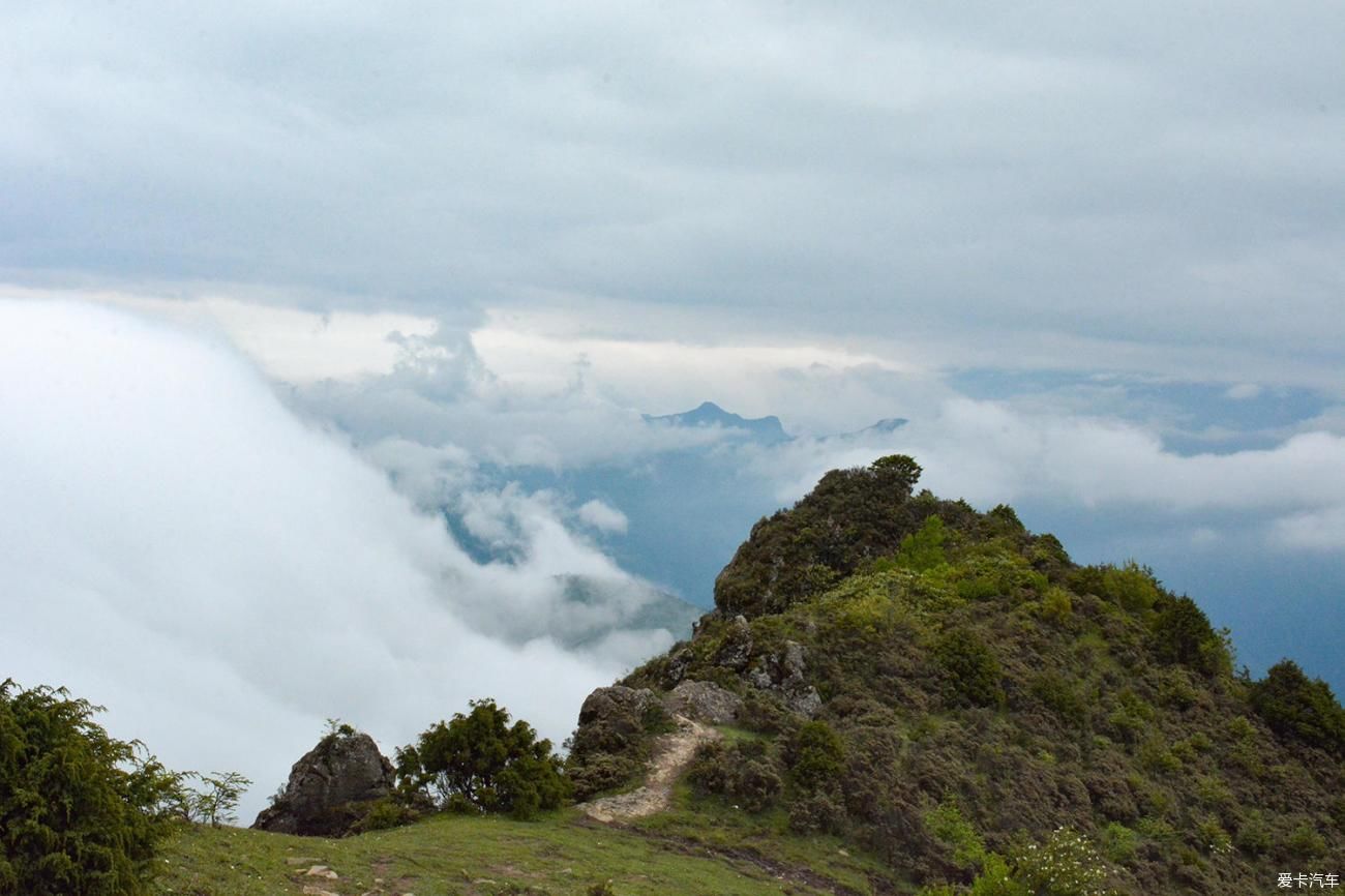 贡嘎穿越丨雪山神湖，云海晚霞，古寺星辰，总有一处风景能温暖你