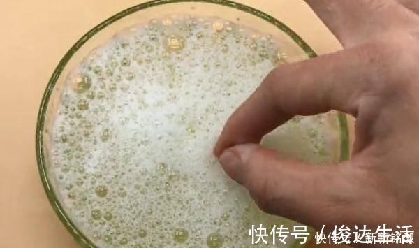 妙招|手指被502胶水粘住了别着急只需要泡一泡,胶水立马融化