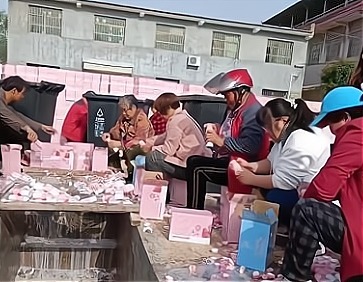 几名大妈倒牛奶,为何导致青春有你3被暂停录制?原因揭秘