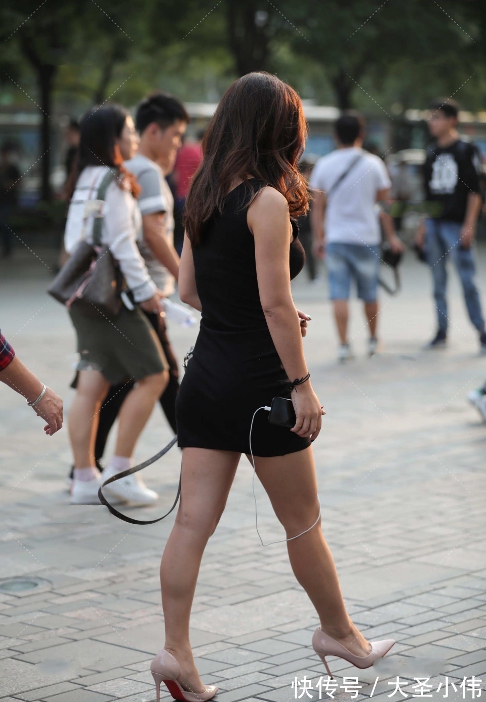 类型|美女街拍:据说,这是北方男生喜欢,南方男生不喜欢的类型,你这样认为吗?