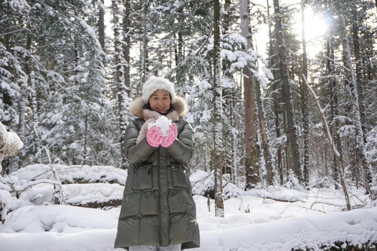 你在南方的艳阳里，大雪纷飞，我在北方的寒夜里，四季如春……