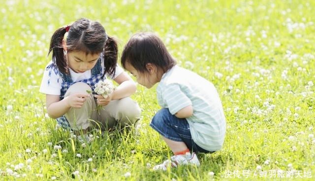 吉祥物|哥哥做作业时将妹妹当成吉祥物，妹妹一脸懵我是谁我在哪